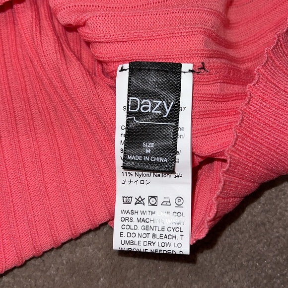 NWNT Dazy Pink Button Up - Picture 5 of 5